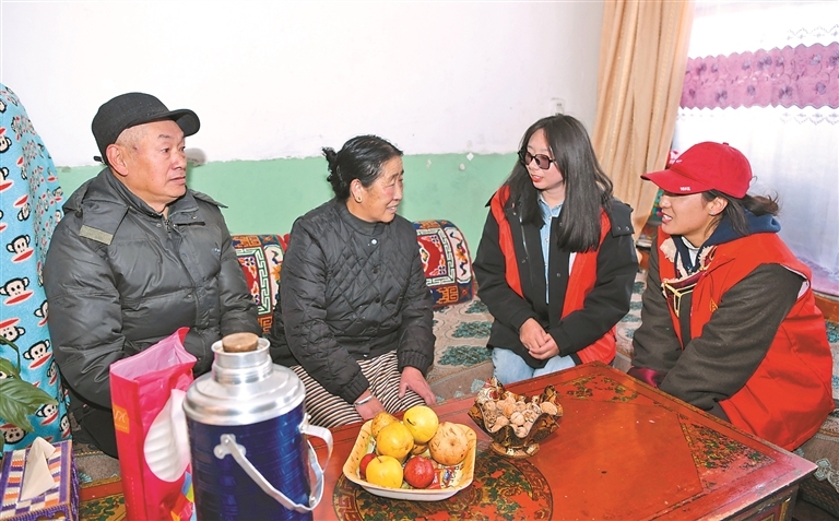 民族团结之花绽放雪域高原