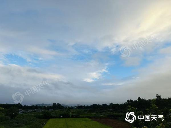 台风“桦加沙”风雨影响持续 广西雨势仍强 局地将现大暴雨
