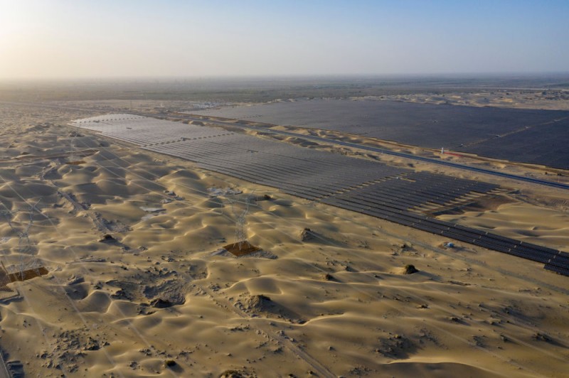 潮涌新疆70年 风光新涌：绿电“追风逐日” 点亮万家灯火