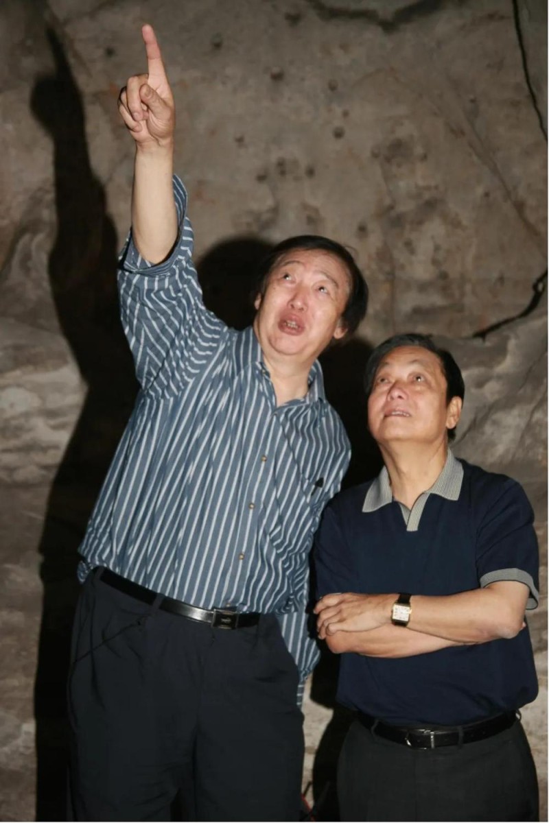 韩美林雕塑《天马》“从天而降”，  昂首伫立天津大学冯骥才文学艺术研究院博物馆主入口