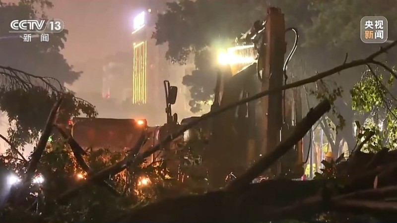 为防御台风、获取精准数据  气象专家驾机飞向“桦加沙”