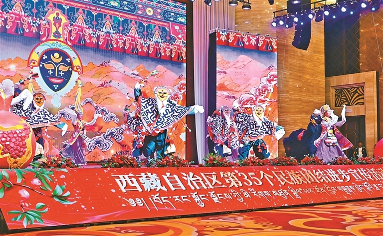 民族团结之花绽放雪域高原