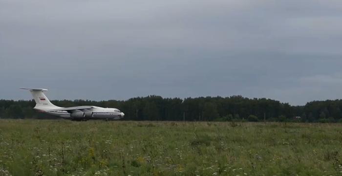 俄罗斯空天军接收新型伊尔-76MD-90A重型运输机