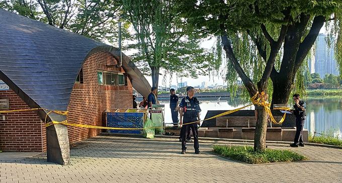 韩媒：韩国一军官在游园地被发现死亡，现场发现军用步枪，军警正联合展开调查