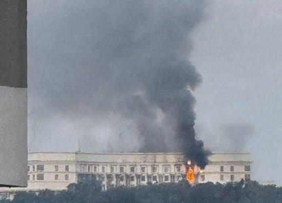 乌总理证实:乌克兰政府大楼首次遭俄军袭击 现场画面曝光