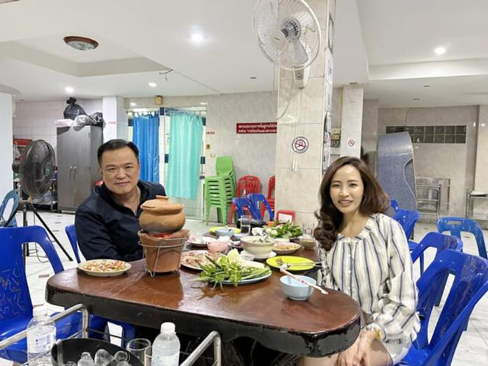 泰国新总理夫人火了!原为网红咖啡店老板,来自华裔家庭