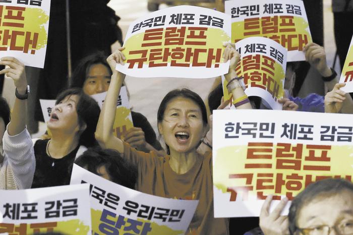 官员迅速赴美交涉,媒体发表社论抗议,韩国愤怒被美国“打了一闷棍”