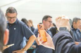 “史上最丑”与“丑上最薄”:iPhone17系列背后的新战事