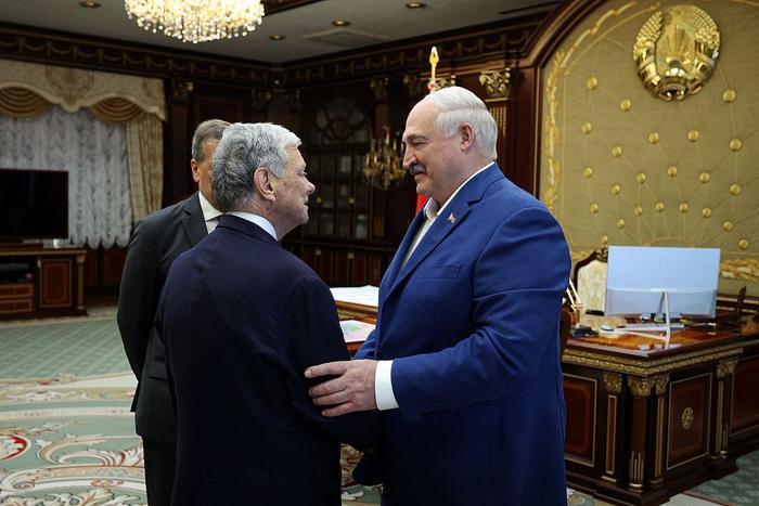 白俄罗斯媒体：卢卡申科收到特朗普“特殊”签名信