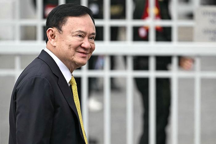 外媒：泰国前总理他信被转移至狱中医疗病房，佩通坦透露“他已剃光头发”