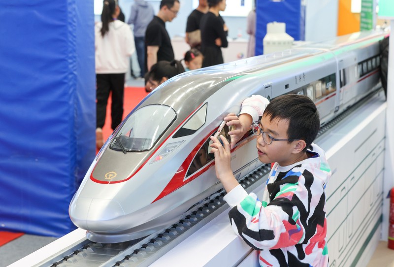 做客央广网丨让“人享其行、物畅其流”  专访交通运输部运输服务司副司长高博