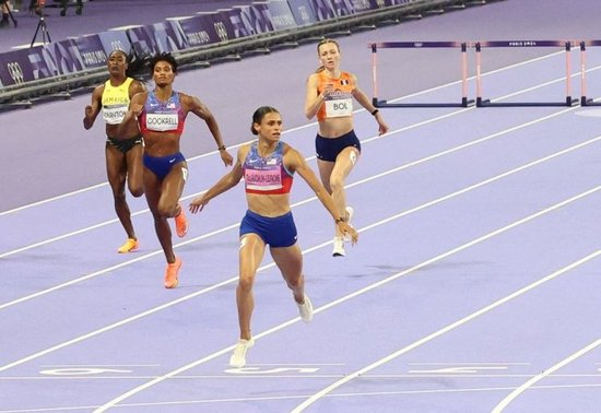 双冠第一人！麦克劳林是首位世锦赛获得400米栏和400米金牌的选手