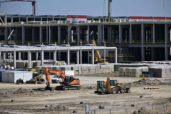 宁德时代派遣2000名工人赴欧洲建厂，西班牙官员：中国是电池领域领先者