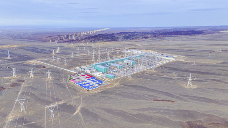 潮涌新疆70年 风光新涌：绿电“追风逐日” 点亮万家灯火