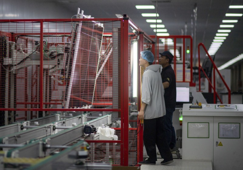 潮涌新疆70年 风光新涌：绿电“追风逐日” 点亮万家灯火