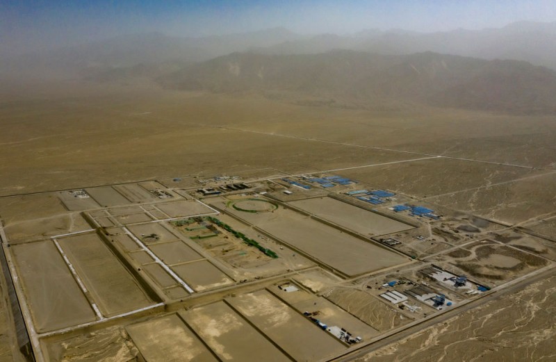 潮涌新疆70年 风光新涌：绿电“追风逐日” 点亮万家灯火