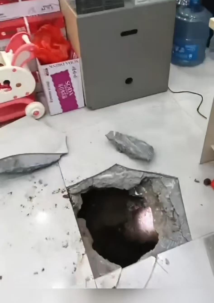 “摸金校尉”打地道潜入缅甸佤邦一金店行窃，将金器打包后从下水道逃跑，当地警方回应