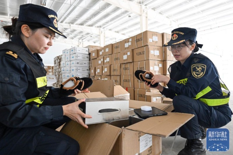 潮涌新疆70年 丝路新程：立体通道联通亚欧