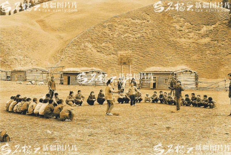 照片里的新疆（12）丨从马背小学到冰上运动学校