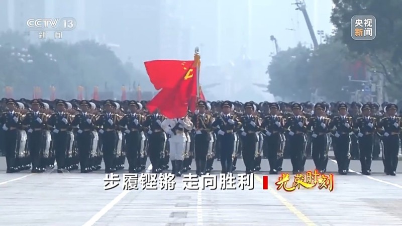 焦点访谈丨阅兵场上步履铿锵 徒步方队如何做到整齐划一？