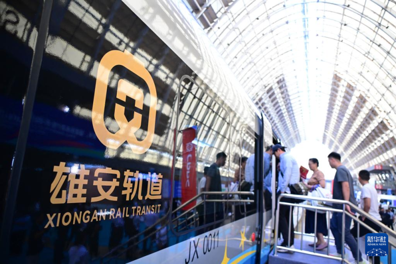 中国标准智能市域列车在青岛亮相 将用于京雄快线