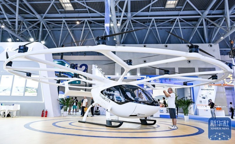 新华全媒+丨智博会上看“智造”