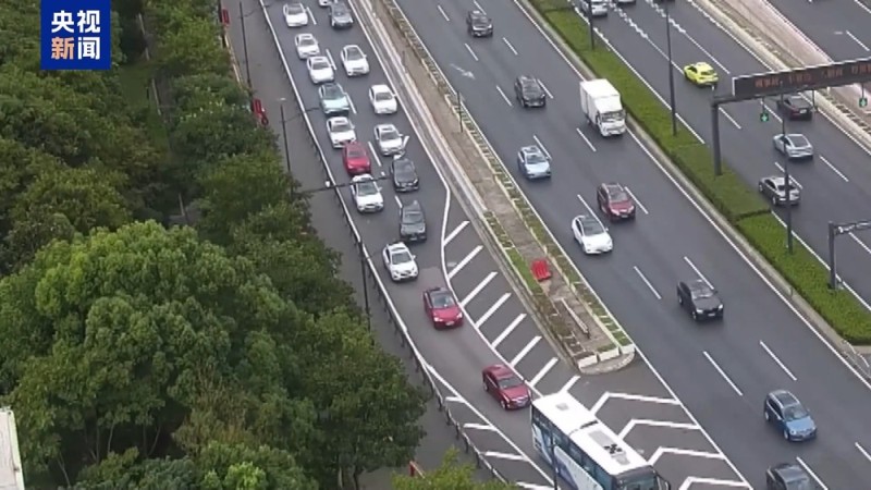 法治在线丨分心驾驶如“玩命” 假期出行莫侥幸