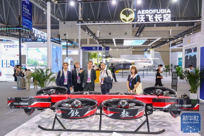 新华全媒+丨智博会上看“智造”