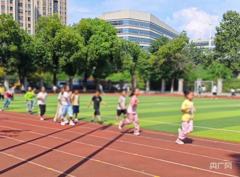 看丹观察丨多位家长拒绝孩子和“多动症”同学上课，后续来了！网友：都挺难的……