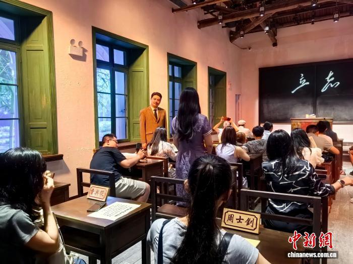 （神州写真）沉浸式剧场兴起 成中国游客旅途“新景”