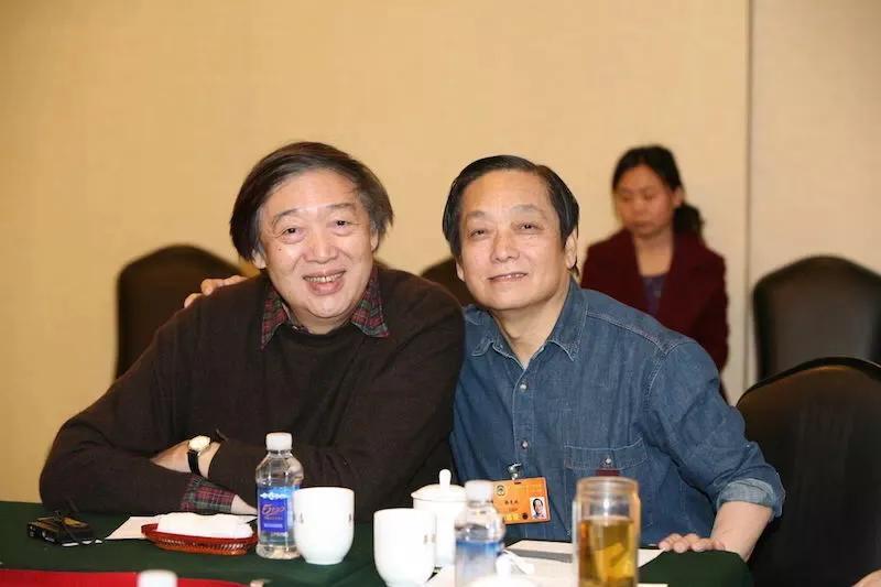 韩美林雕塑《天马》“从天而降”，  昂首伫立天津大学冯骥才文学艺术研究院博物馆主入口