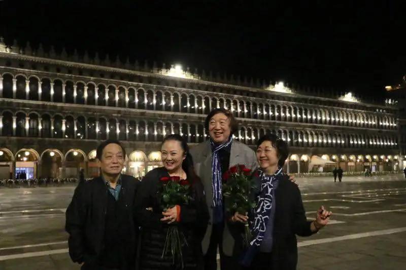 韩美林雕塑《天马》“从天而降”，  昂首伫立天津大学冯骥才文学艺术研究院博物馆主入口