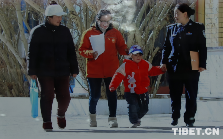 【石榴花开・籽籽同心】努增石榴籽办公室里的暖心事