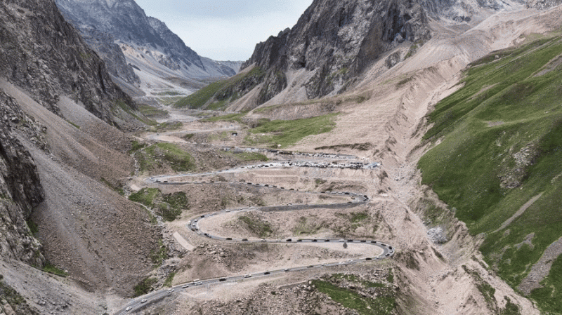 Vlog | 沿着公路瞰新疆：贯通天山南北――独库公路