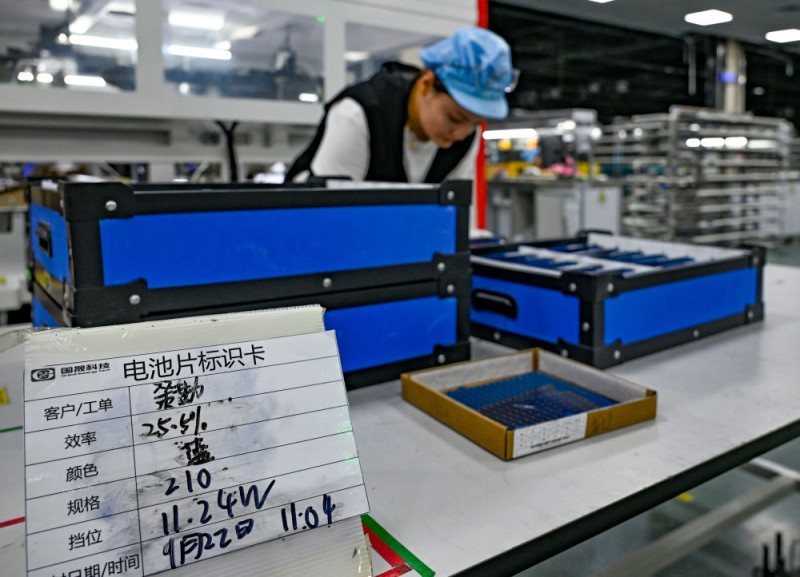 潮涌新疆70年 风光新涌：绿电“追风逐日” 点亮万家灯火