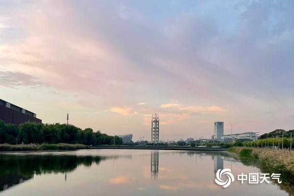 北京今天白天晴转多云最高温28℃ 后半夜至明天有弱降雨