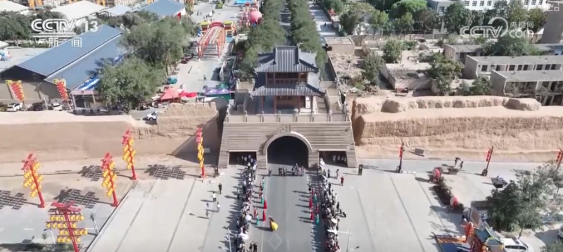 砥砺奋进七十载  天山南北谱华章丨文化“活了”、游客多了  老城“出圈”乐舞欢歌迎客来
