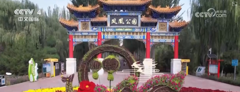 “满城红”国庆氛围拉满 城市街区换上节日“盛装”处处洋溢喜庆祥和氛围