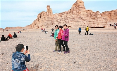 努力打造世界重要旅游目的地 “火热”新疆美名扬