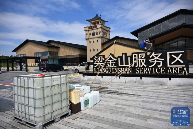 全力应对台风“桦加沙”