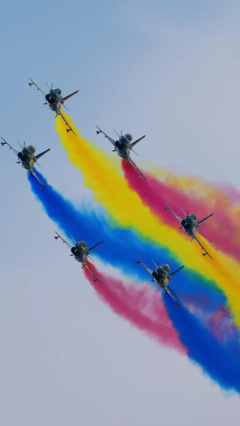 空军航空开放活动没能去现场？一组壁纸带你过足眼瘾