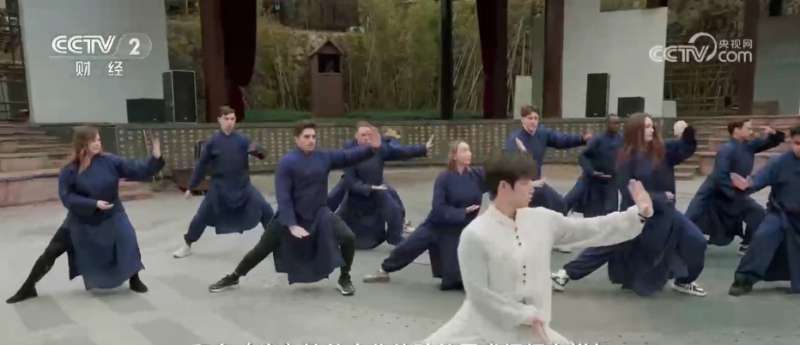 从观光到体验 “中国游”呈现多元魅力 宝藏小城成外国游客“新宠”