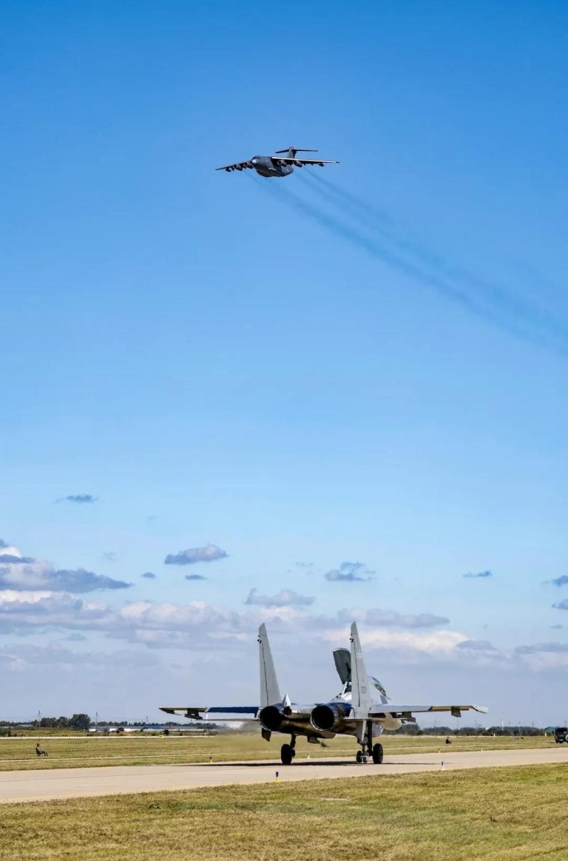 空军航空开放活动没能去现场？一组壁纸带你过足眼瘾