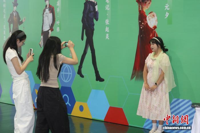 文化观察：为什么外国人对中国网文越来越“上头”？