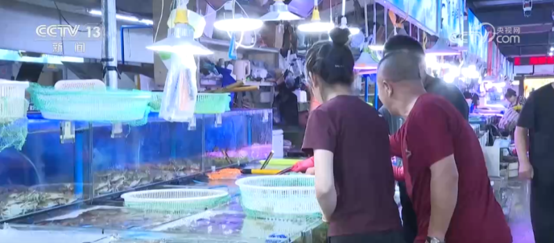 “果盘子”物丰量足、海鲜花卉购销火热 假日消费市场供需两旺活力足