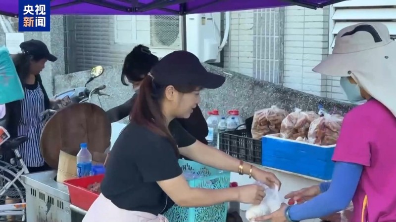 台风“桦加沙”致台湾花莲堰塞湖溢流 总台记者探访当地收容所