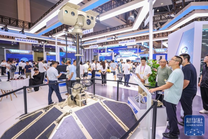 新华全媒+丨智博会上看“智造”