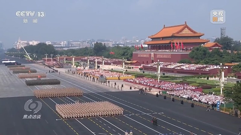 焦点访谈丨阅兵场上步履铿锵 徒步方队如何做到整齐划一？