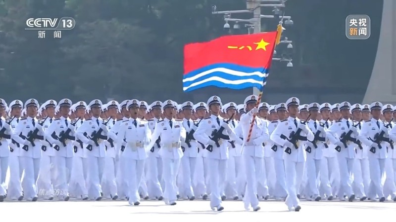 焦点访谈丨阅兵场上步履铿锵 徒步方队如何做到整齐划一？
