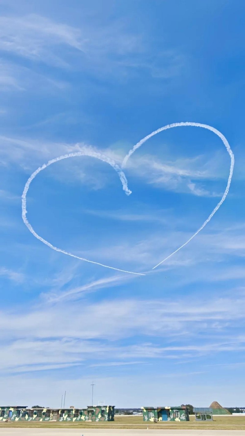 空军航空开放活动没能去现场？一组壁纸带你过足眼瘾